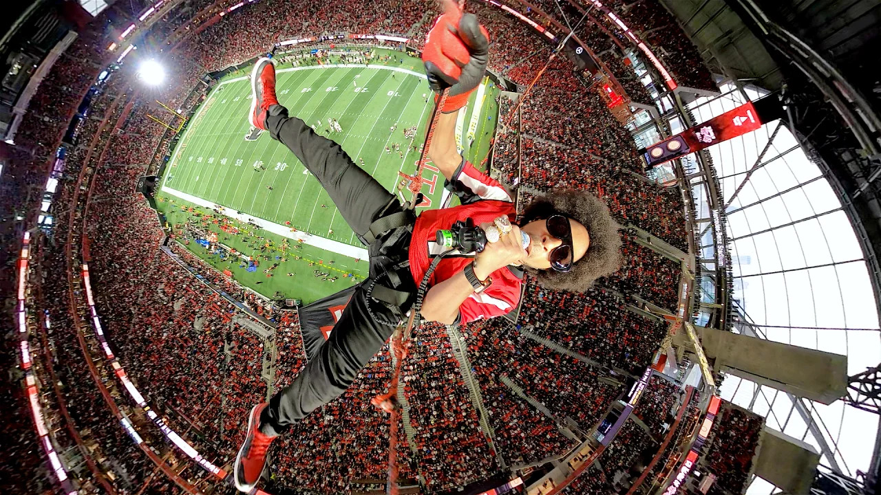 Ludacris singing while on the aerial stunts